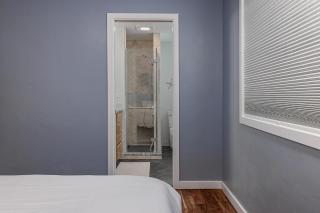 Cozy City Stay, 3bdrm near Airport - 5