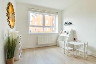 Modern Spacious 3 Bedroom House in Canterbury with En Suite and Free Parking Perfect for Contractors & Families - 4