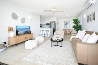 Alex Heads, Prime Location, Stunning Views - Alexandra Headland - 5