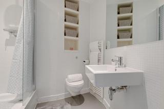 Heart of City, Centre Point Luxury Apartment - 4