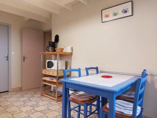 Maison Nature avec Salle de Jeux, Jardin Clos, et Wi-Fi à Dampierre-sous-Brou - FR-1-581-19 - - 1