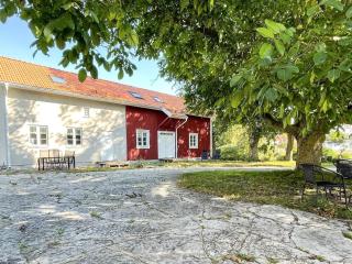 4 star holiday home in MÖRBYLÅNGA - 1