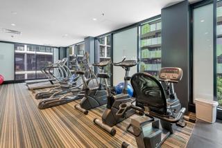 Eclectic 1-Bed Apartment with Pool and Gym - Melbourne - 5