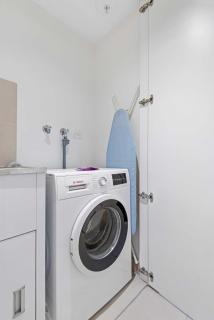 Eclectic 1-Bed Apartment with Pool and Gym - Melbourne - 1