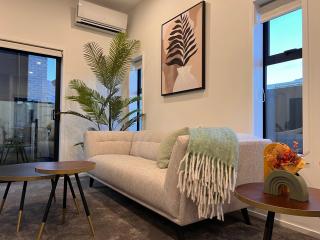 Incredible luxury 3 floors Townhouse High Ceiling - Christchurch - 0