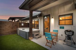 Eagle's Hideaway - Hot Tub 5 Min to Main - Fredericksburg - 1