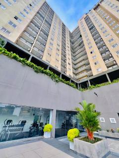 Fairway Velvet Vista 3 Bedroom Apartment with Pool and Gym - 9