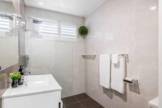 Burleigh Beachfront Beauty 2 Bed Parking WiFi - Gold Coast - 9