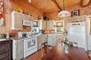 Mighty Oak Log Cabin - Fredericksburg - 8