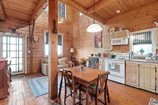 Mighty Oak Log Cabin - Fredericksburg - 6