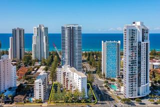 Broadbeach Beauty Walk to Beach & Free Parking - Gold Coast - 0