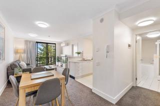 Broadbeach Beauty Walk to Beach & Free Parking - Gold Coast - 8