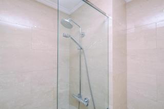 Best Deal and Comfy Studio at Menteng Park Apartment By Travelio - 3