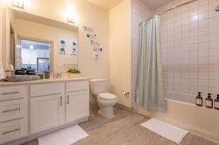 Riverwalk and Pool view Apt with King bed Infinity Pool Gym Free Parking - 6