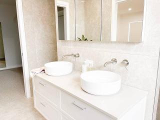Modern Wyoming Getaway - Wagga Wagga - 2
