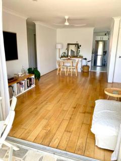 Sunny Beachside Escape 2BR Walk to Palm Beach - 7