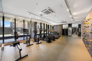 Skyline Retreat - 2BR Luxury City Apartment - Adelaide - 3
