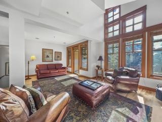 Union Creek Townhome 164D New Listing! townhouse - 3