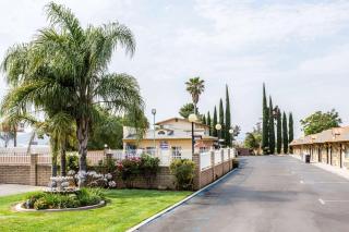 Rodeway Inn Beaumont - Beaumont - 8