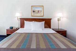 Baymont by Wyndham Greensboro/Coliseum - Greensboro - 4