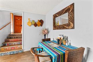 Simple And Orange Deluxe - Anchorage - 1