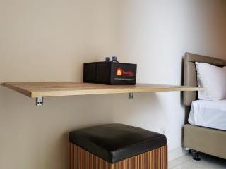 Cozy Studio at Cinere Bellevue Suites Apartment By Travelio - Karangtengah - 6