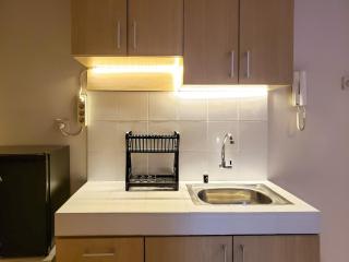 Cozy Studio at Cinere Bellevue Suites Apartment By Travelio - Karangtengah - 3