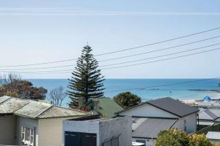 Modern 3-Bed Coastal Escape - Burnie - 6