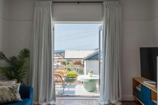 Modern 3-Bed Coastal Escape - Burnie - 4
