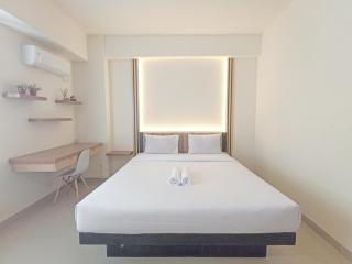 Cozy Stay Studio Room at Altuz Seturan Yogyakarta Apartment By Travelio - Seturan - 9