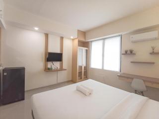 Cozy Stay Studio Room at Altuz Seturan Yogyakarta Apartment By Travelio - Seturan - 8