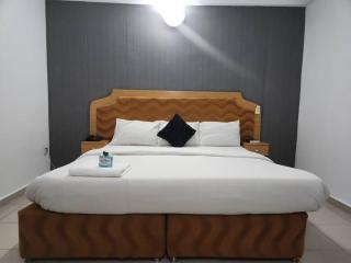 Ne-yo hotel & rv lodges - 7