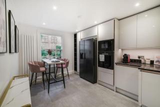 Spacious 3-bed split level flat on Portobello Road - London - 2