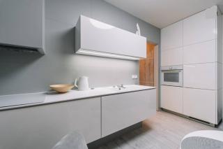 E3 Luxury OldTown Apt w Free Garage, Supermarket, FastWifi, Unlimited Music, Prime Video, Aircon - Košice - 5