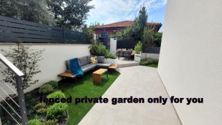 Private fenced garden with BBQ area minutes from the beach - Urban Secret Kantrida - 9