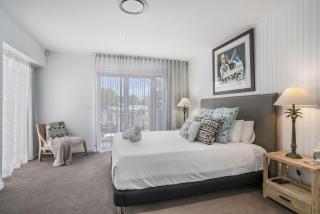 Byron Marvel - Luxury Byron Bay Penthouse Holiday Rental with Balcony, 4 Bedrooms, Sleeps 10 - 2