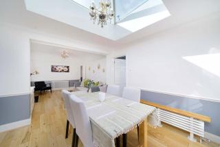 Stunning Family Bungalow With Private Parking - Dagenham - 7