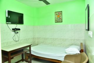 Sri Tirumalaa Hotel - 2