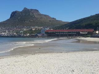 Beach Holiday Accommodation - Hout Bay - 3