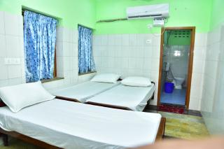 Sri Tirumalaa Hotel - 5