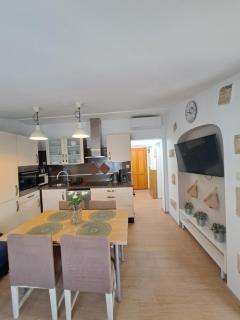 Sweet Home Lustig - 1