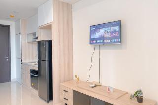 Spacious and Homey Studio at Cleon Park Apartment By Travelio - 1