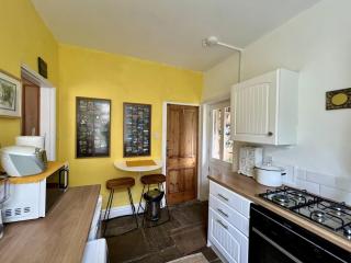 Charming 1880s 2BD Haworth Home - 7