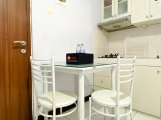 Homey and Cozy Living 2BR Lagoon Bekasi Town Square Apartment By Travelio - Bekasi - 7