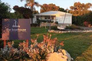 The Boathouse, a place to unwind & explore - Clayton Bay - 0