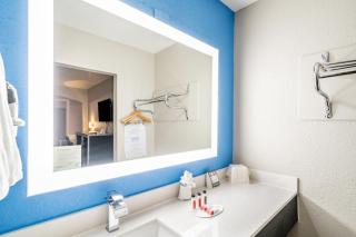 Super 8 by Wyndham San Antonio/Riverwalk Area - San Antonio - 2