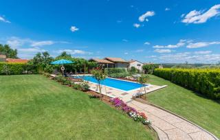 Villa Judita for kids & families near Novigrad with large garden & only 2 km from the beach - for 10 people - Tar - 2
