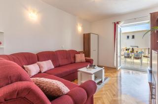 Apartments and Rooms Happiness - 9