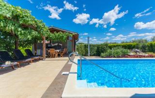 Villa Judita for kids & families near Novigrad with large garden & only 2 km from the beach - for 10 people - Tar - 3