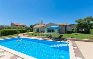 Villa Judita for kids & families near Novigrad with large garden & only 2 km from the beach - for 10 people - 5